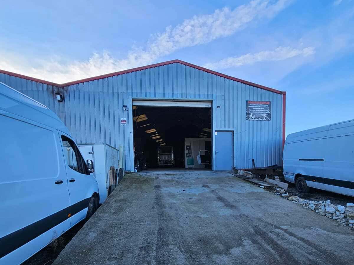Devanture du garage DTG Auto Service à Ozouer-le-Voulgis, Seine-et-Marne